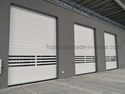 Porte de garage en spirale à haute vitesse à roulement en noyer avec modèle de panneau de porte linéaire