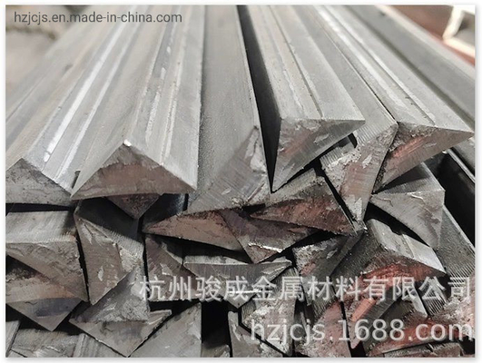 Membre de la barre de forme triangulaire en acier structural au carbone Chamfer Q235 pour le béton préfabriqué