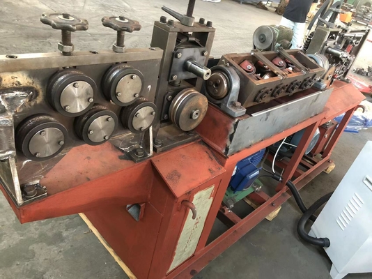 Machine de redressement et de circulation de barres d'acier à bobine de 5 à 12 mm à haute vitesse pour tension 380V