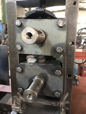 Machine automatique de redressement et de découpe en acier à barres de 5 à 12 mm